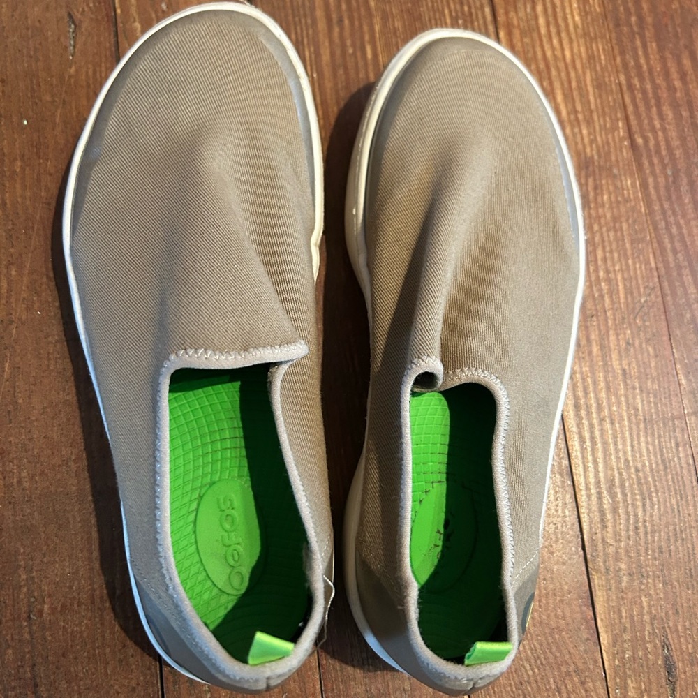 OOFOS Women’s Taupe & Black Slip-On Sneakers - Picture 4 of 10